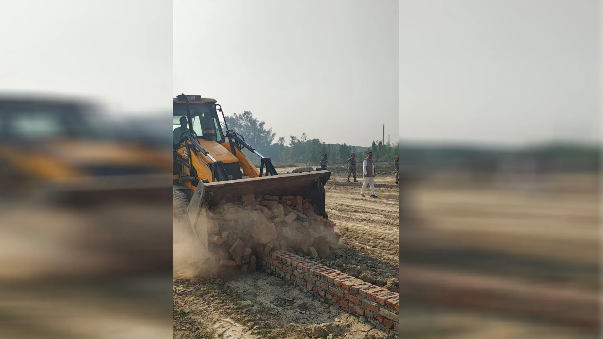 Bareilly:  खेतों में विकसित को रहीं दो अवैध कॉलोनी को ध्वस्त किया