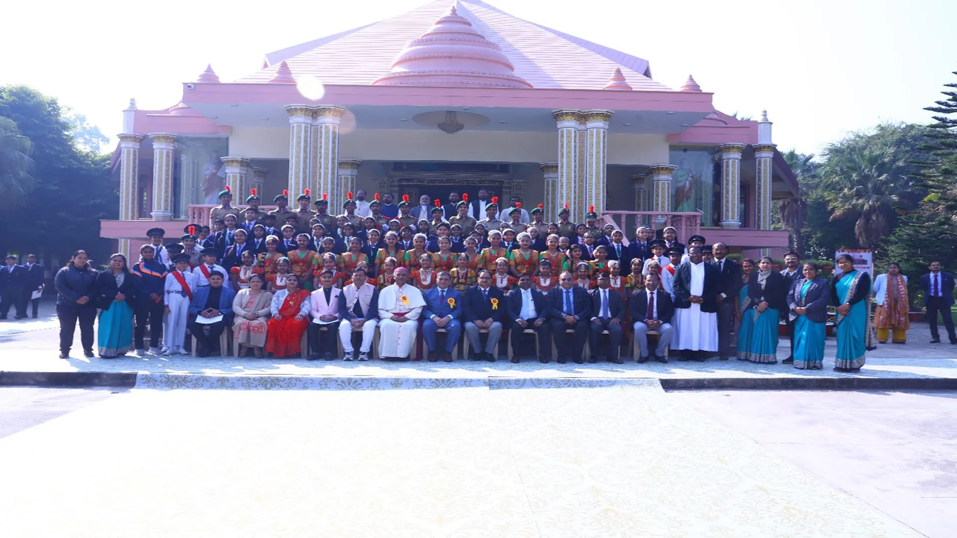 Bareilly : स्कूली दिनों को याद कर भावुक हुए अजय भनोट, बिशप कॉनराड स्कूल का किया दौरा