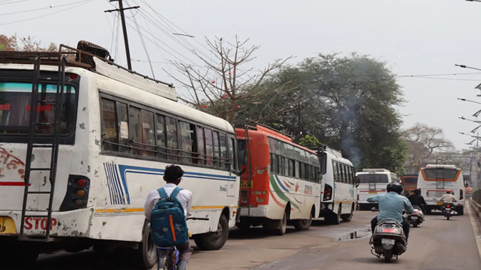 UP: नियमों का उल्लंघन करने पर सात महीने में 497 बसों पर कार्रवाई