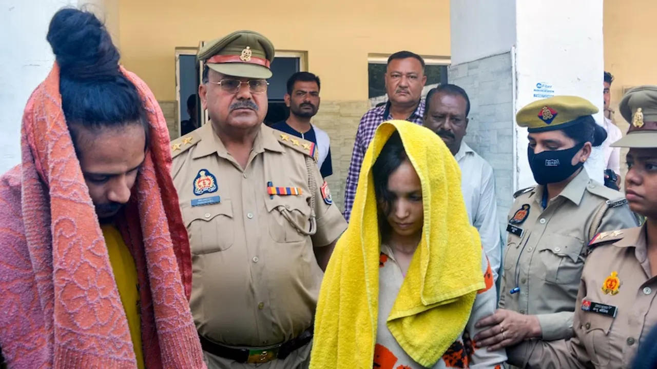 सौरभ हत्याकांड : मेरठ छोड़ने की तैयारी में मुस्कान का परिवार, घर के बाहर लगा ‘मकान बिकाऊ है’ का पोस्टर 