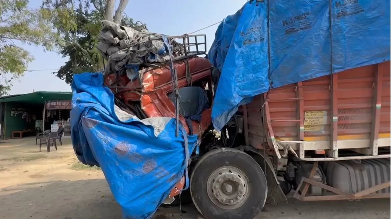  कानपुर : ट्रक-डीसीएम की भिड़ंत में दो की मौत, तीसरा गंभीर 