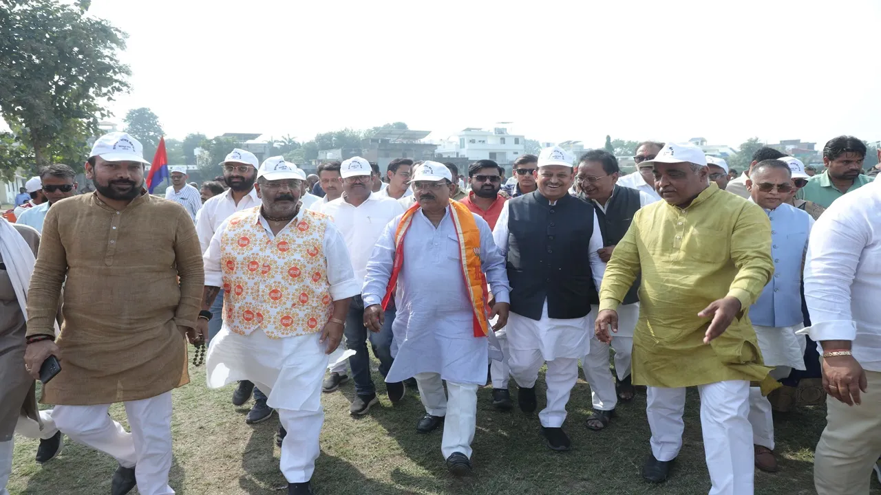 हमें पढ़ाई के साथ खेल पर भी ध्यान देना चाहिए, कानपुर में सांसद-विधायक खेल स्पर्धा का हुआ शुभारंभ,  बच्चों ने लिया हिस्सा