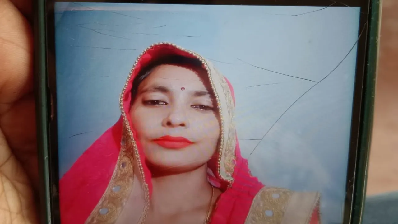 कानपुर : फंदे से लटकता मिला महिला का शव, मायकेवालों ने कहा- पति ने केबिल से पीटकर फंदे से लटकाया 