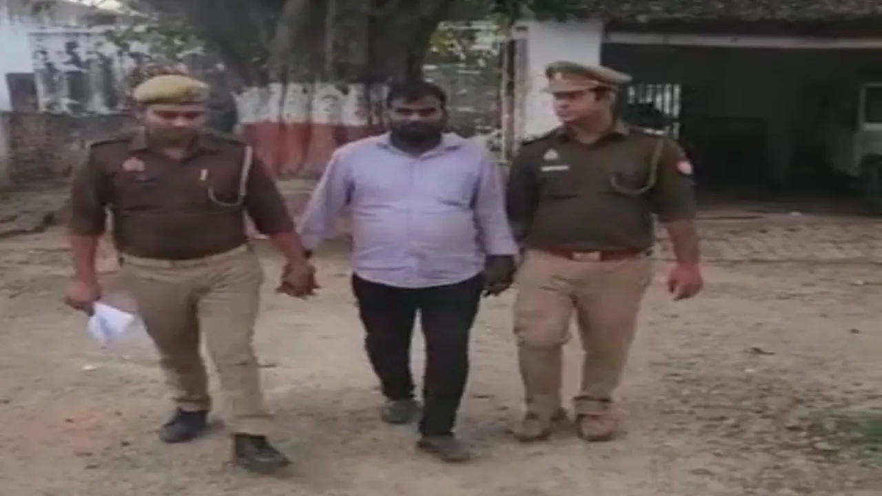 गोंडा : 50 हजार के इनामी को एसटीएफ व गोंडा पुलिस ने दिल्ली से दबोचा, नौकरी दिलाने का झांसा देकर करता था ठगी