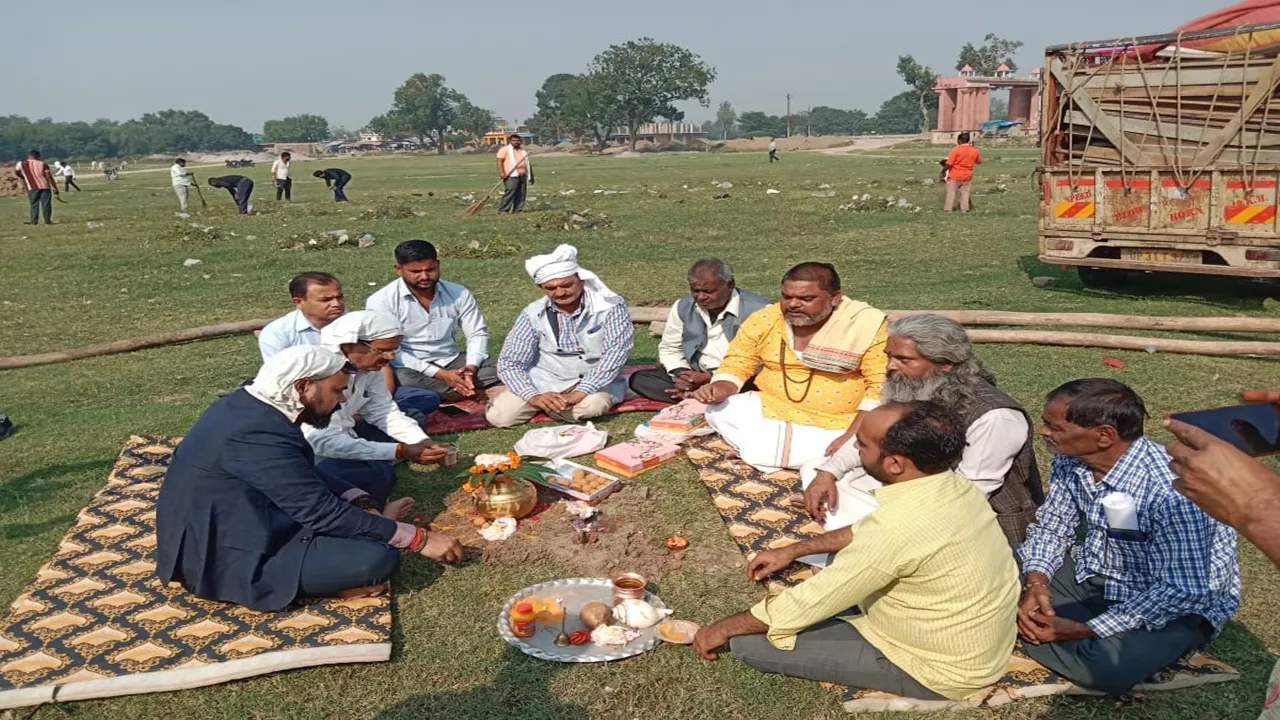  बाराबंकी : महादेवा महोत्सव 40 फीट ऊंची अमरनाथ गुफा होगी आकर्षण का केंद्र, वैदिक मंत्रोच्चारण के बीच किया गया भूमि पूजन