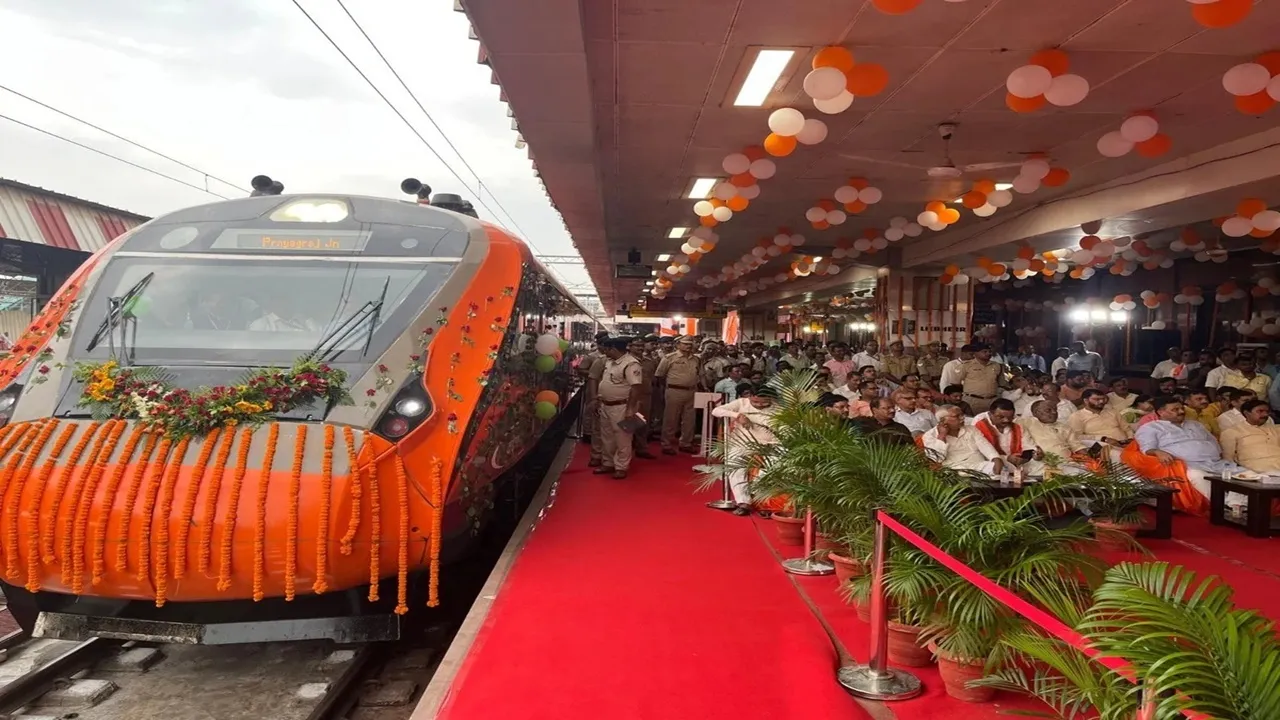 वंदे भारत ट्रेन के संचालन पर वाराणसी की महिलाओं ने जताई खुशी, प्रधानमंत्री को कहा धन्यवाद 