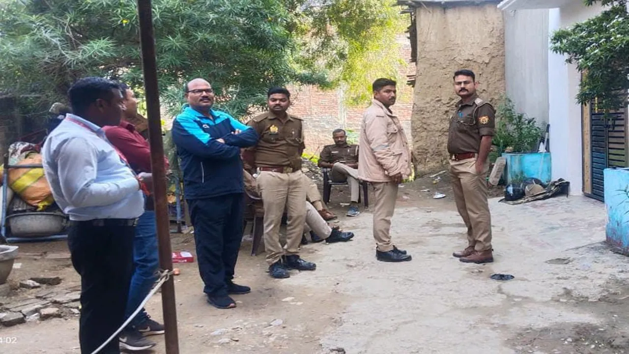 प्रतापगढ़ : मादक पदार्थ तस्कर के घर पर छापेमारी, नोटों की गिनती के लिए मंगवाई गई मशीन, देर शाम तक चलती रही गिनती
