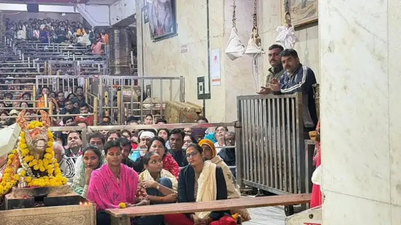 Video : भगवान महाकालेश्वर की भस्म आरती में शामिल हुईं विश्व विजेता दीप्ति शर्मा, विधि-विधान से की पूजा-अर्चना