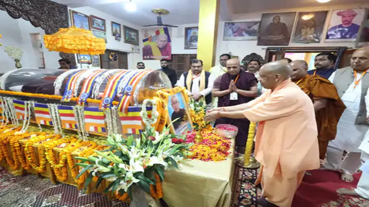 मुख्यमंत्री योगी ने बौद्ध धर्मगुरु भंते ज्ञानेश्वर को दी श्रद्धांजलि, बताया शांति का प्रतीक