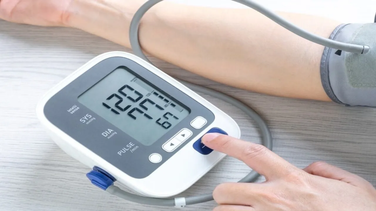 कानपुर : मौसम में हो रहा बदलाव, ब्लड प्रेशर ग्रस्त मरीज रहे सावधान, इन बातों का रखें विशेष ध्यान 