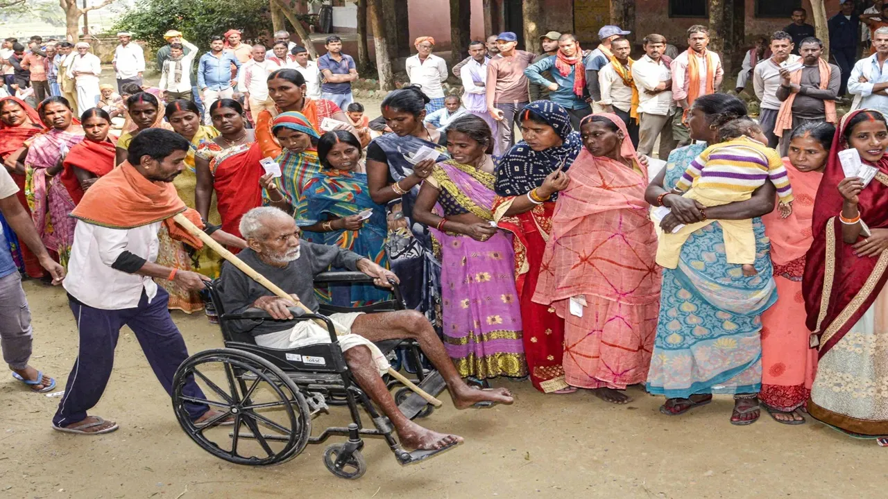 Bihar Elections 2025 2 Phase : बिहार में रिकॉर्डतोड़ वोटिंग, दूसरे चरण में पड़े 69 प्रतिशत वोट