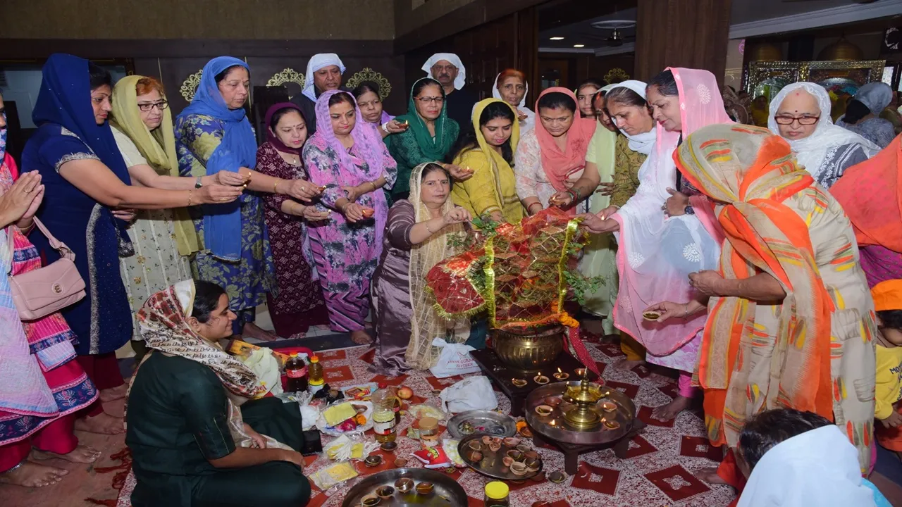 अयोध्या से आई बारात, तुलसी संग लिए शालिग्राम ने फेरे, देवोत्थानी एकादशी पर दुर्गा मंदिर हुआ भव्य आयोजन