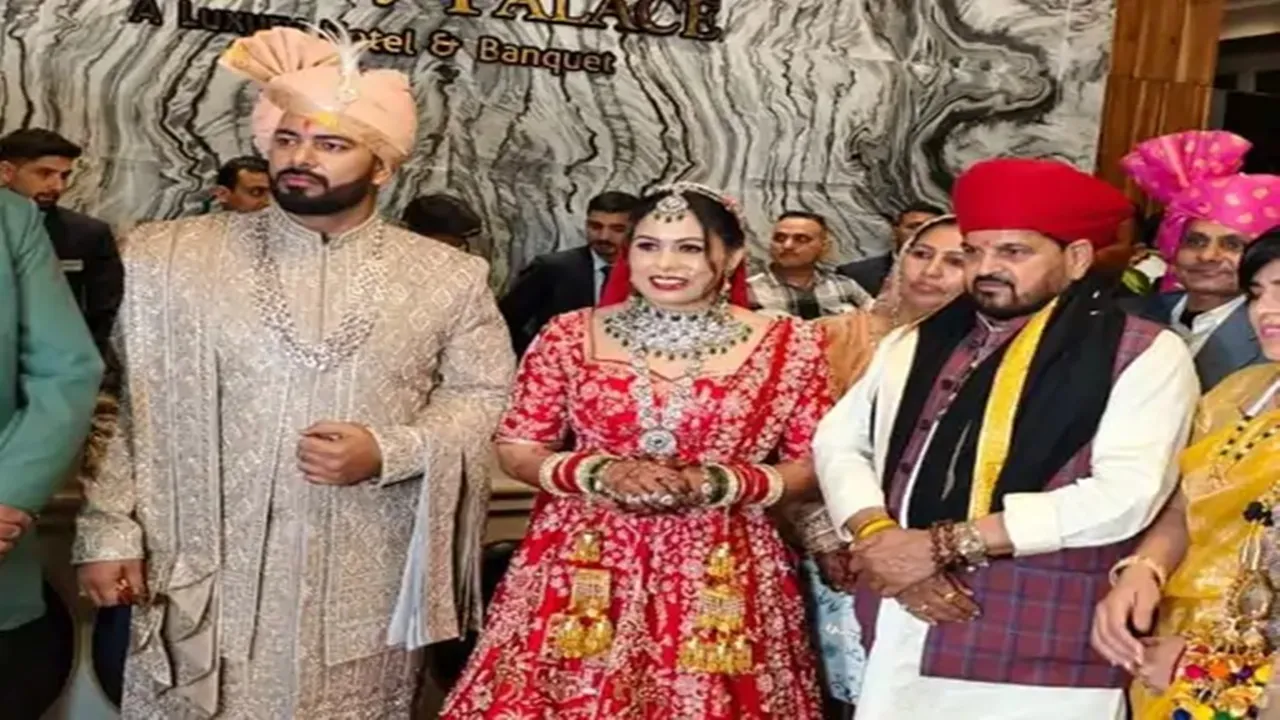 अर्जुन पुरस्कार विजेता पहलवान पूजा ढांडा परिणय सूत्र में बंधीं : बिजनेसमैन अभिषेक बूरा की बनीं दुल्हनियां, बृजभूषण शरण सिंह भी हुए शामिल 