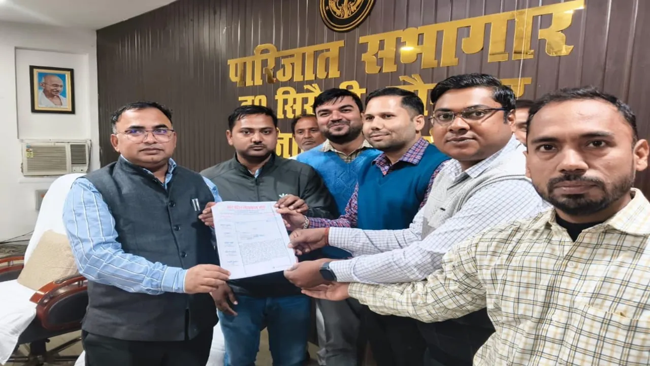 बाराबंकी : लेखपाल संघ का प्रदर्शन, आठ सूत्रीय मांगों का ज्ञापन सौंपा