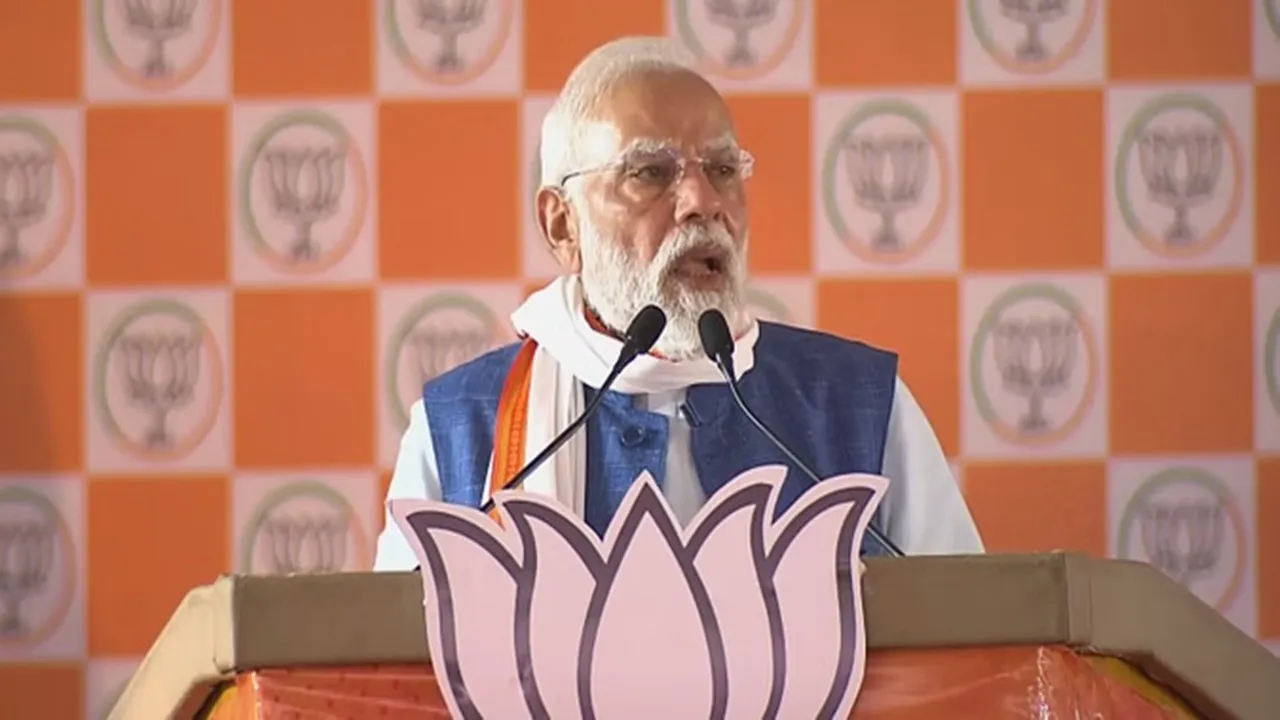 ये पब्लिक है, सब जानती है... आरा में बोले पीएम मोदी- 'जे खेतवा उजड़ले बा, उहे अब बोआई के बात करत बा' 