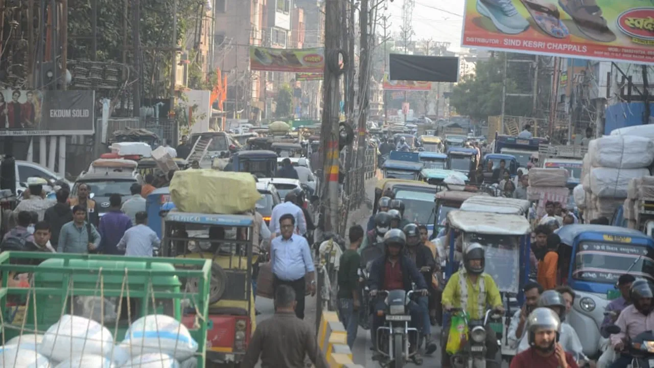 कानपुर : यातायात माह में यातायात सबसे ज्यादा चौपट, जाम में जकड़ा शहर, लेकिन कागजों में सब कुछ ठीक