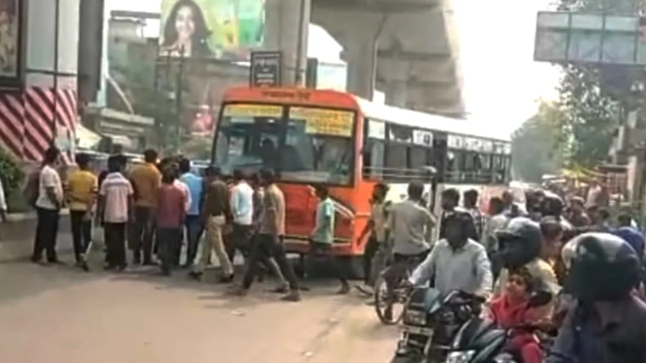 कानपुर : टीएसआई से रोडवेज बस चालक ने की अभद्रता, कहा- चढ़ा दूँगा बस, सड़क पर लगाया जाम, मुकदमा दर्ज