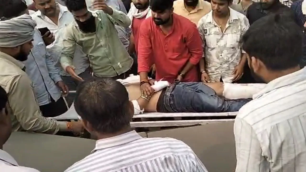 अमेठी : कार सवार बदमाशों ने युवक पर ताबड़तोड़ गोलियां चलाईं, लखनऊ ट्रॉमा सेंटर रेफर