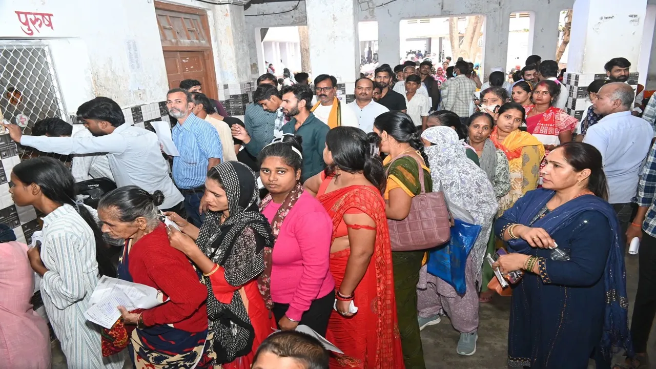 कानपुर : ठंडा पानी, कूलर व एसी लोगों को अब करने लगा है बीमार, मौसम में बदलाव के कारण अस्पताल में बढ़ रहे बीमार लोग 