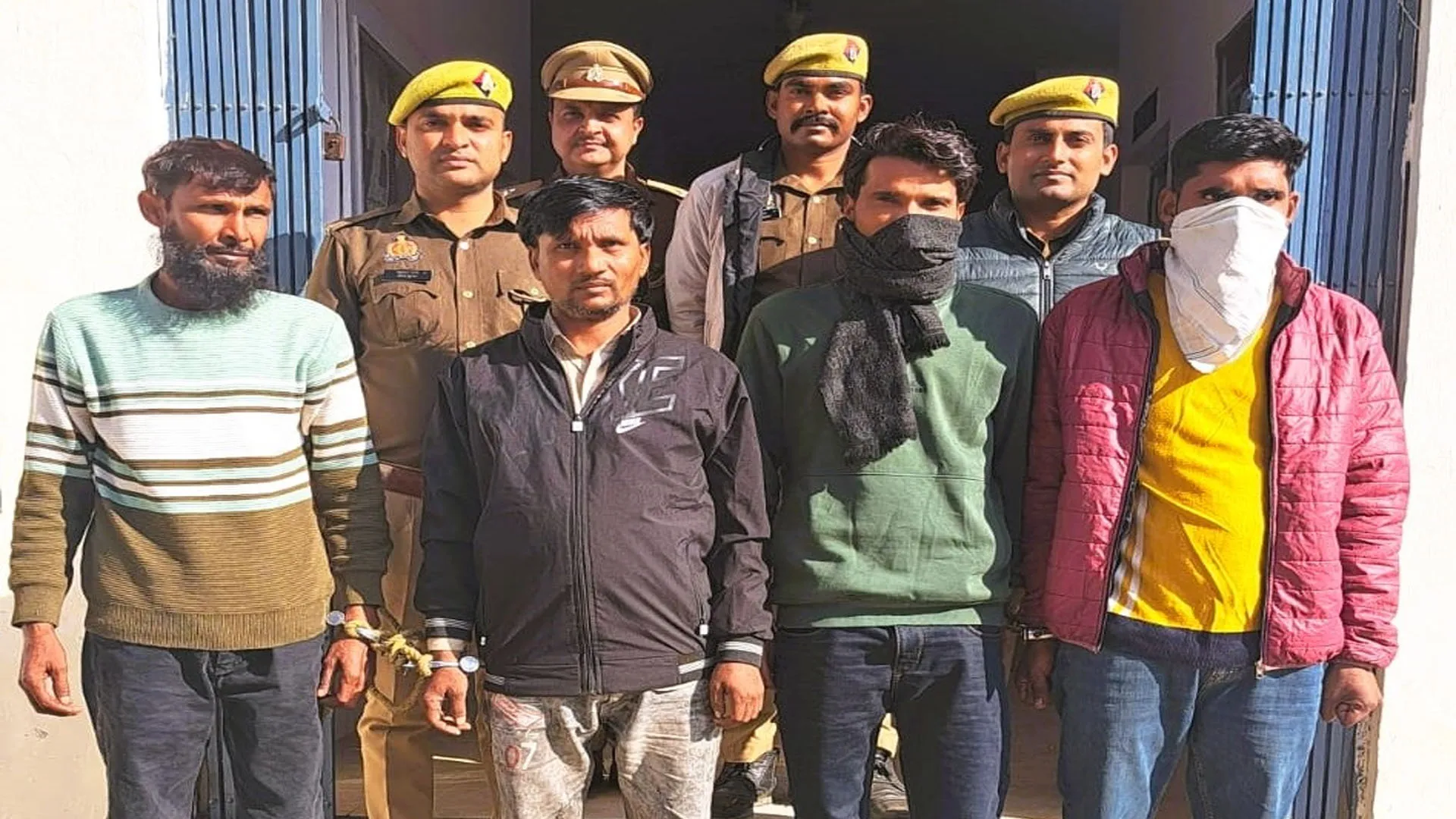 Moradabad: ट्रैक्टर चोरी कर ला रहे चार आरोपियों को भेजा गया जेल