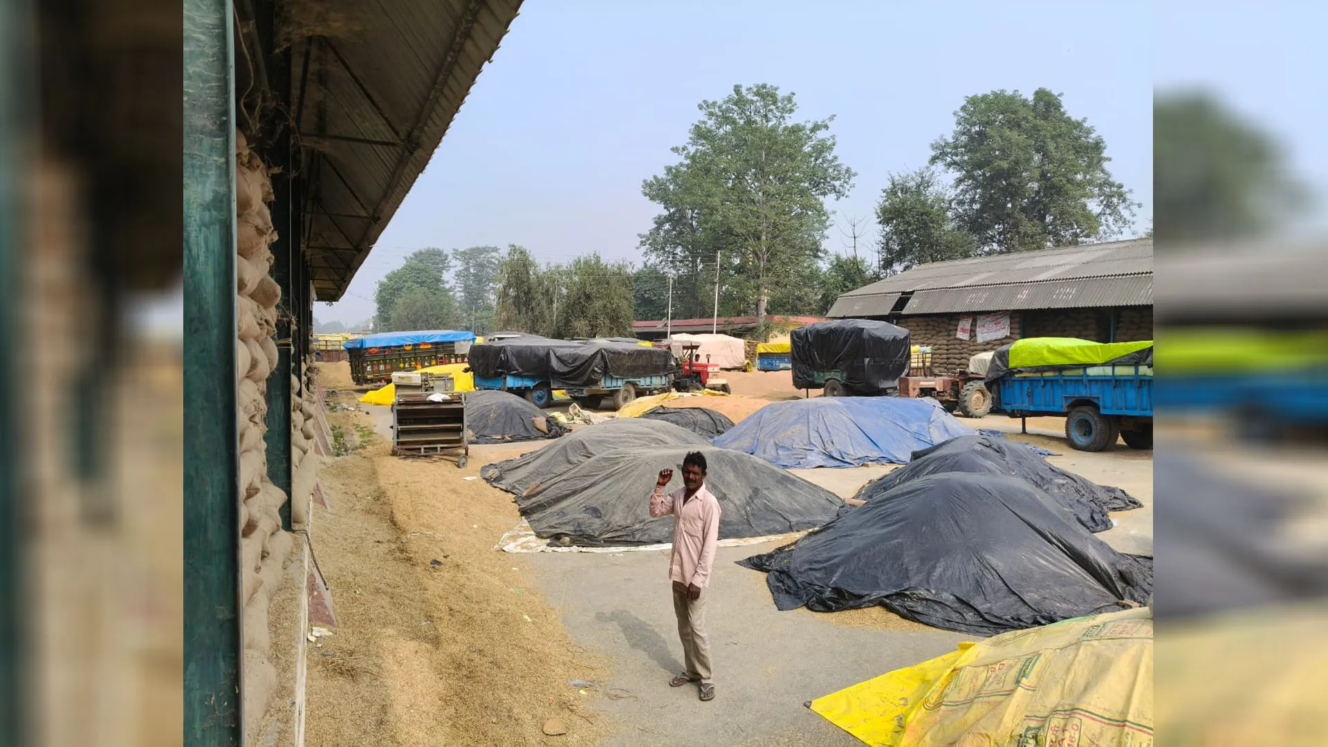 पीलीभीत: पूरनपुर मंडी में आरएफसी के क्रय केंद्रों पर तौल बंद, एक दिन पूर्व केंद्र प्रभारी और एमओ से विवाद का असर 