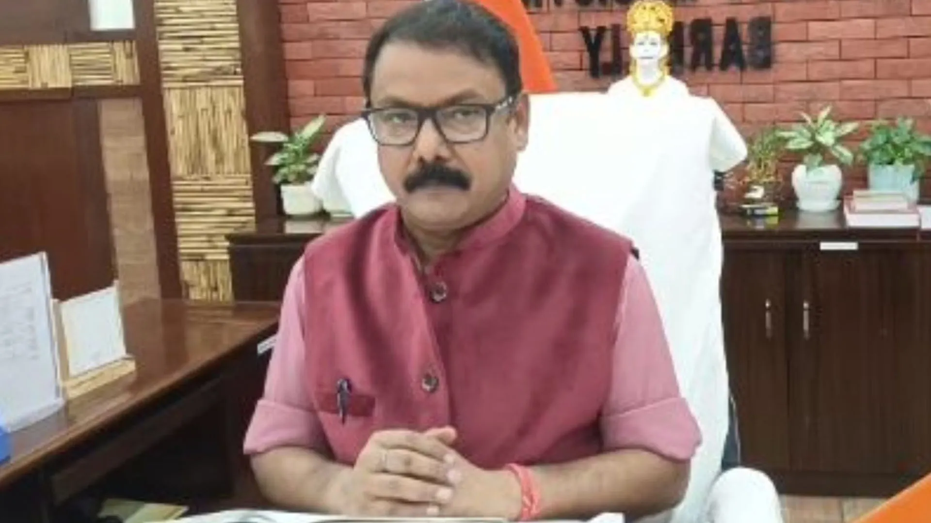 Bareilly: बुजुर्ग महिला को मृत दिखाने पर सचिव निलंबित...पंचायत सहायक को नोटिस