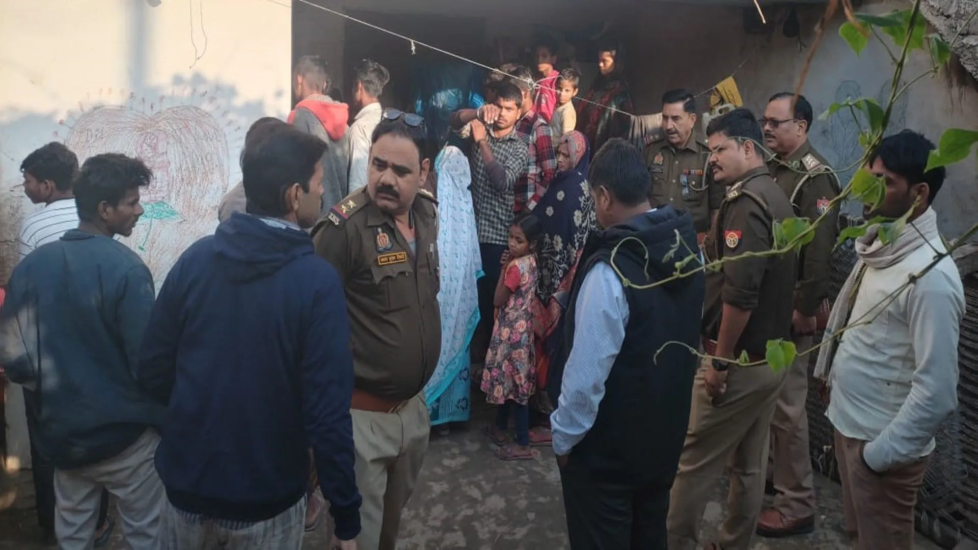 लखीमपुर खीरी : नवविवाहिता की संदिग्ध हालत में मौत...शव पर चोटों के निशान होने का किया दावा