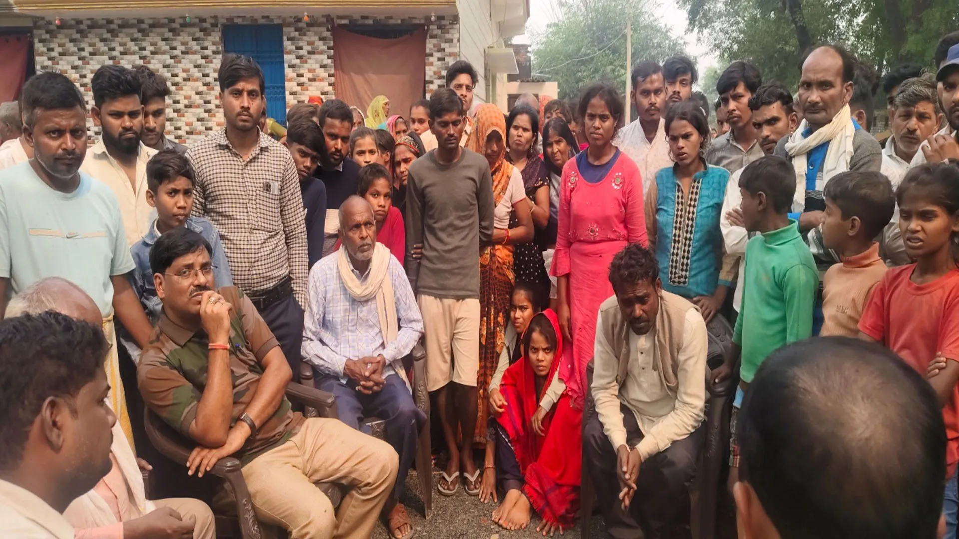लखीमपुर खीरी: सड़क हादसे में घायल महिला की मौत के बाद परिजनों ने किया हंगामा