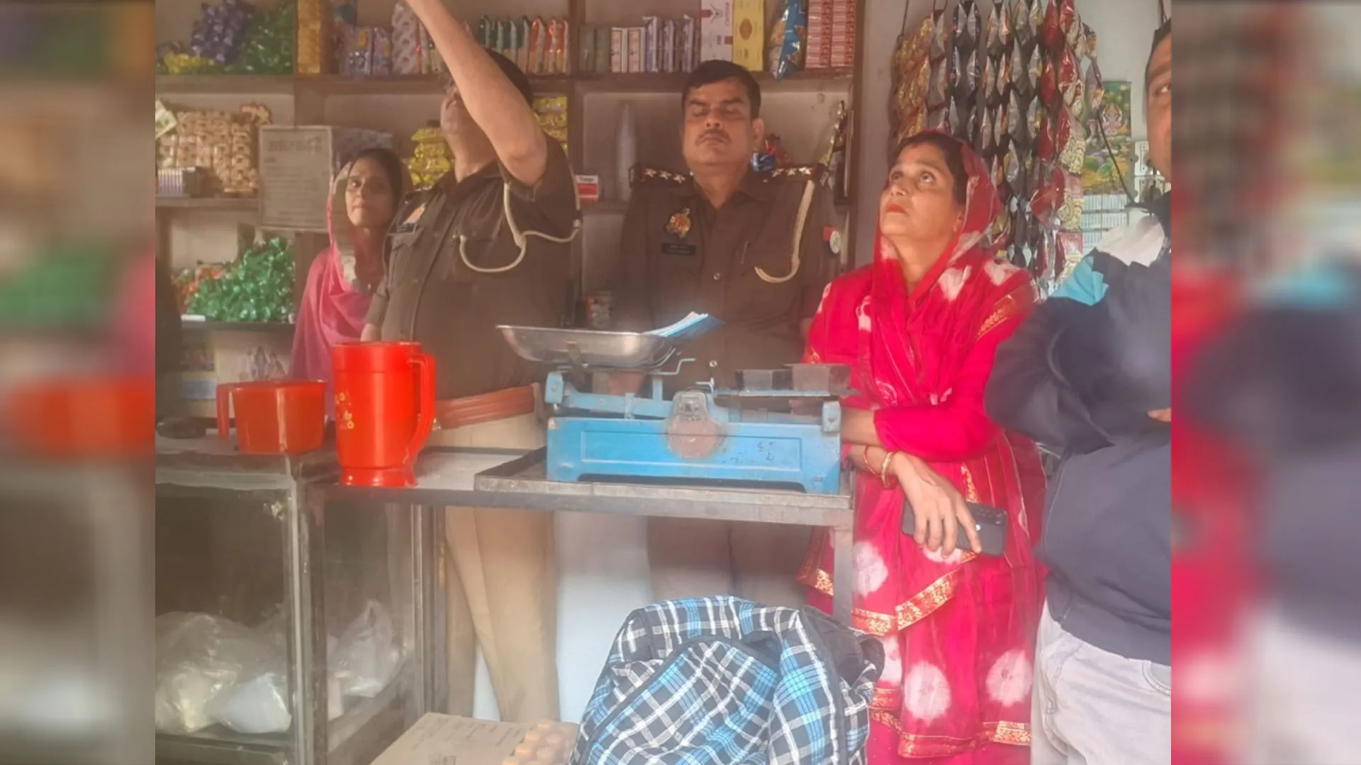 Moradabad: पाजेब खरीदकर लौट रहीं महिलाओं से बाइक सवार बदमाश ने बैग लूटा