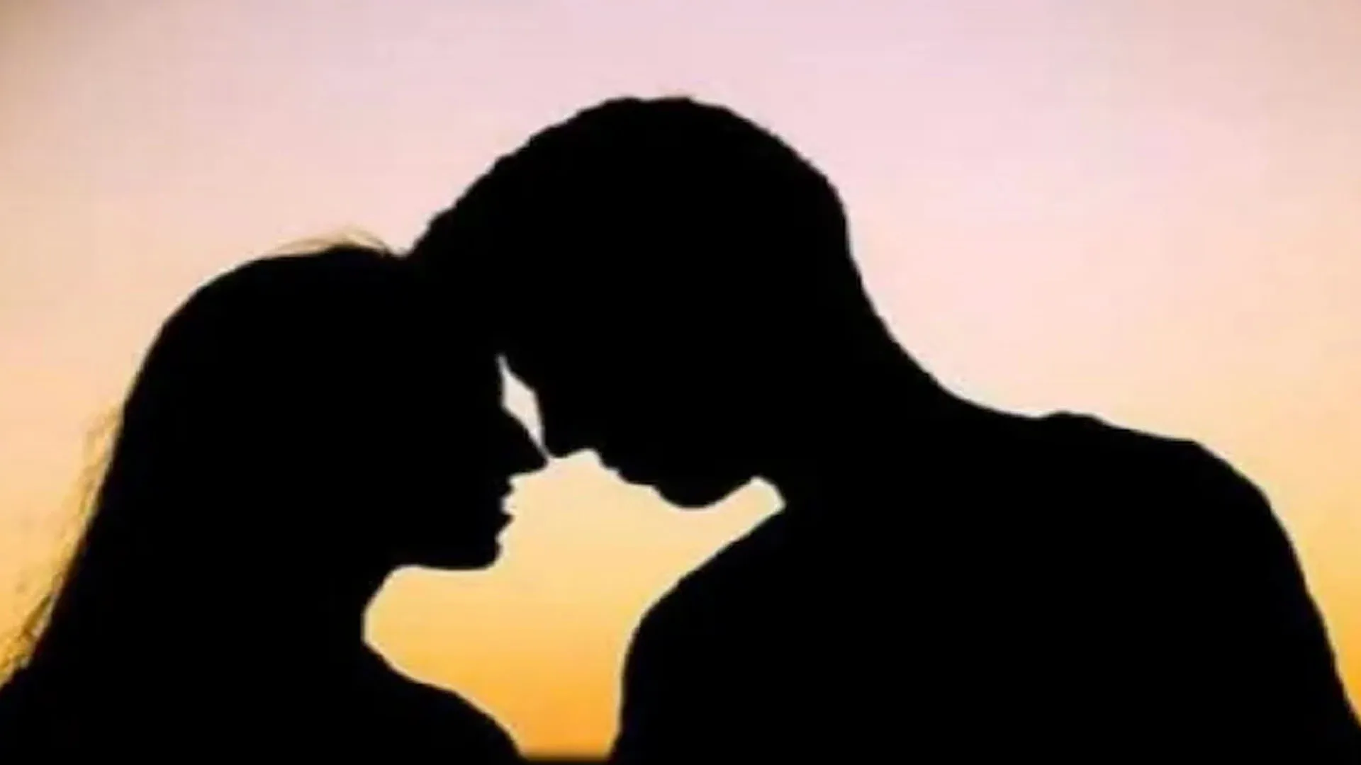 Rampur: रात को चोरी-छिपे प्रेमिका के घर पहुंचा प्रेमी...मोहल्ले में मचा शोर तो खड़ा हुआ हंगामा