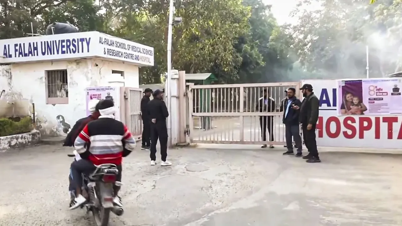 Big action: अल फलाह यूनिवर्सिटी पर ED की छापेमारी, ट्रस्टियों के घरों-ऑफिसों में मचा हड़कंप!