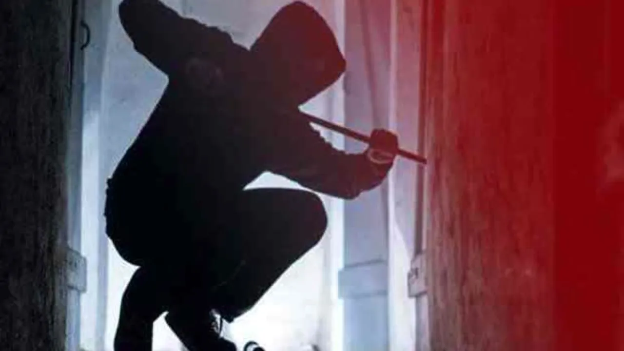 कोर्ट ने लुटेरे मोहित यादव को किया भगोड़ा घोषित, 28 मार्च को सराफा कारोबारी के कर्मचारी से 6.80 लूट का मामला