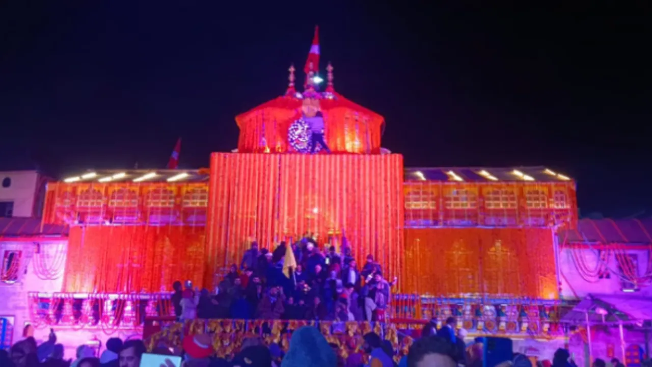 Badrinath Dham: 10 क्विंटल फूलों से महका स्वर्ग, आज बंद हो जाएंगे मंदिर के कपाट, पूरी हुई 2025 की चारधाम यात्रा
