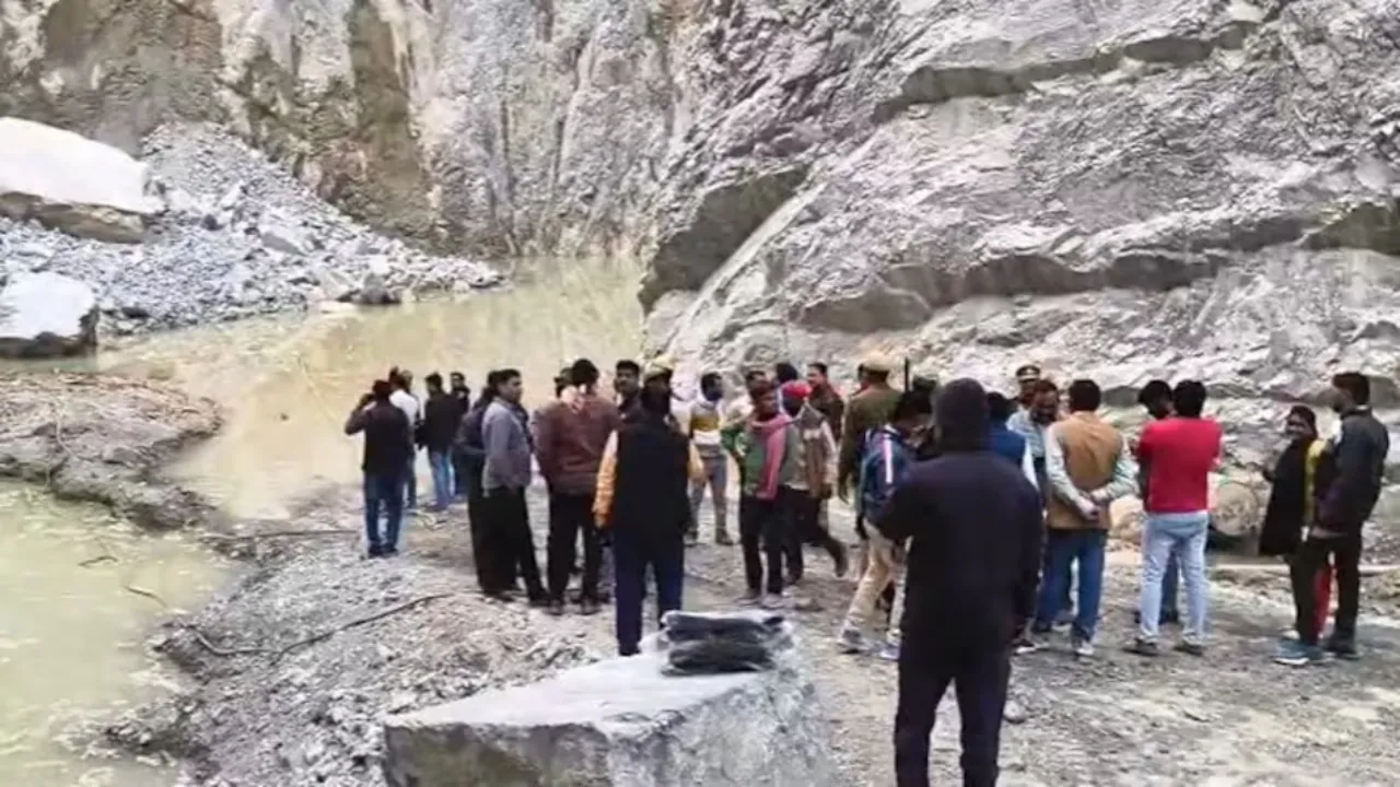 सोनभद्र में धंसी खदान... एक मजदूर का शव बरामद, राहत-बचाव कार्य जारी 