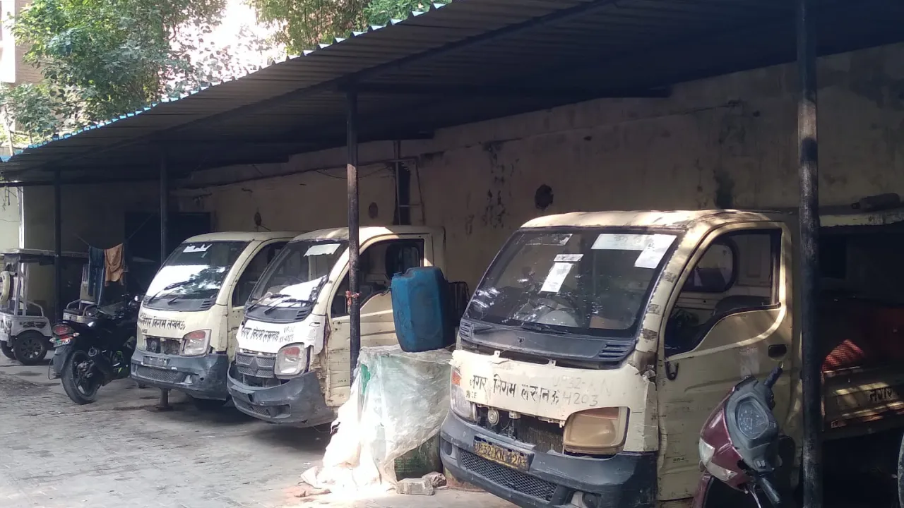 फॉगिंग की गाड़ियों को नहीं मिल रहा डीजल... जोनों में खड़ीं गाड़ियां, नहीं हो रही फॉगिंग