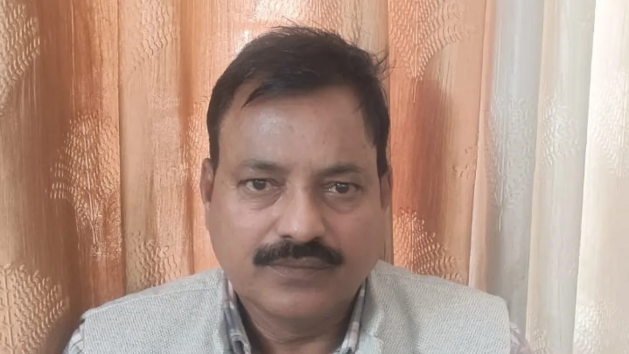 UP News: 30 हजार की रिश्वत लेते दरोगा रंगेहाथ गिरफ्तार, प्लासियो मॉल के बाहर एंटी करप्शन की कार्रवाई