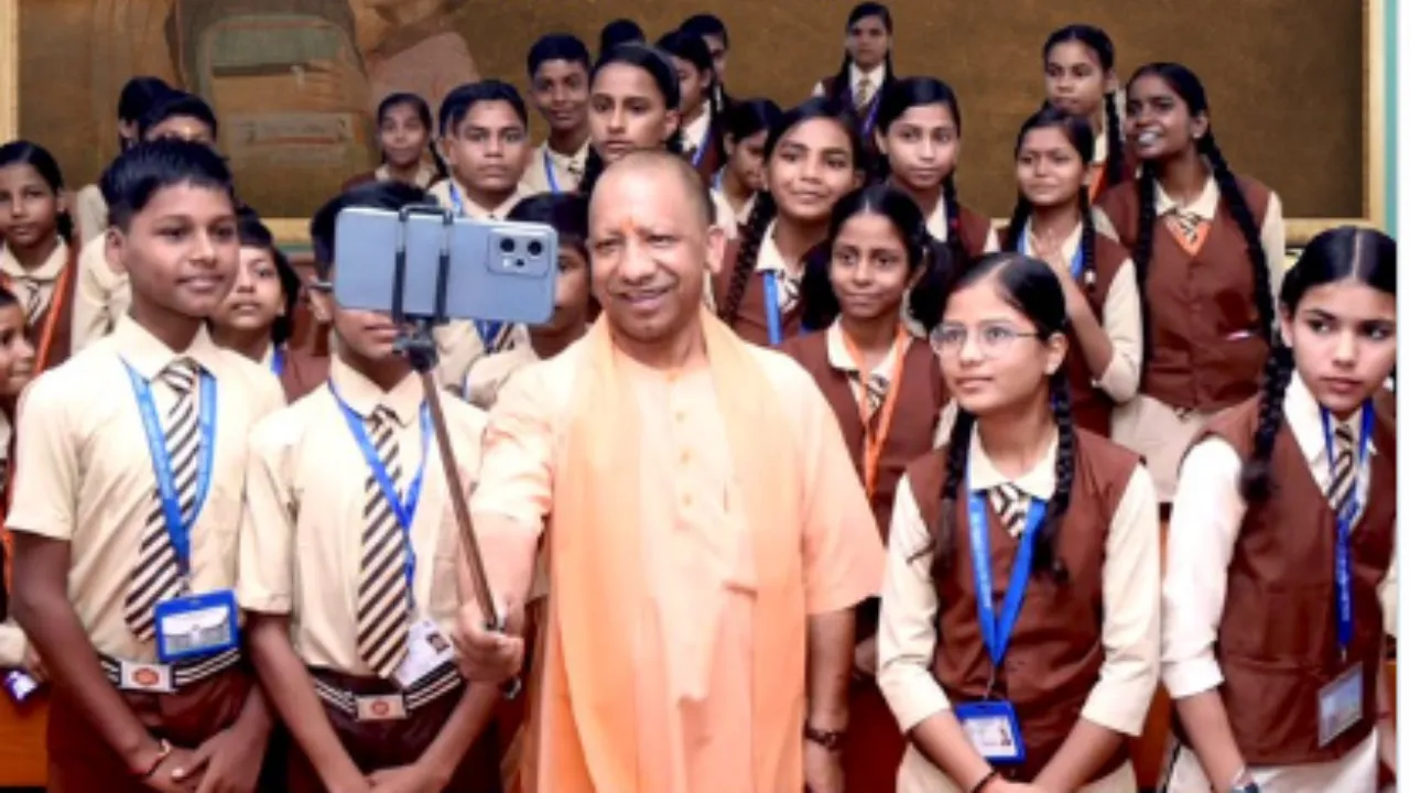 Pandit Jawaharlal Nehru: सीएम योगी ने बाल दिवस पर बच्चों को दीं शुभकामनाएं