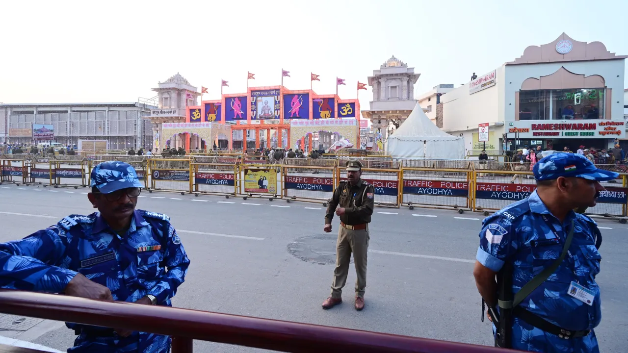 जल, जल, नभ से निगाह, सुरक्षा के अभेद किले में रामनगरी... अयोध्या के गली कूंचों में भी भारी संख्या में पुलिस बल तैनात