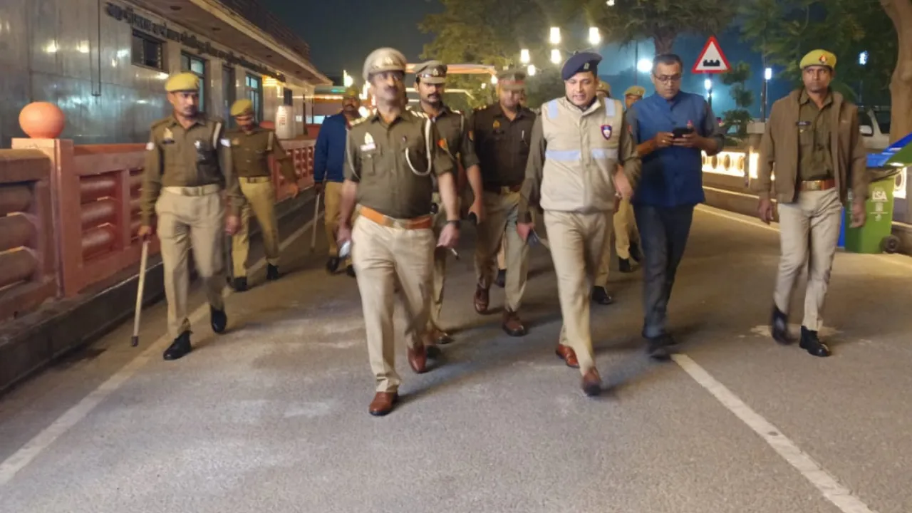 दिल्ली ब्लास्ट के बाद यूपी में हाई अलर्ट... बिना चेकिंग के No Entry, बढ़ी सुरक्षा, चौराहों और प्रमुख स्थानों पर चेकिंग जारी