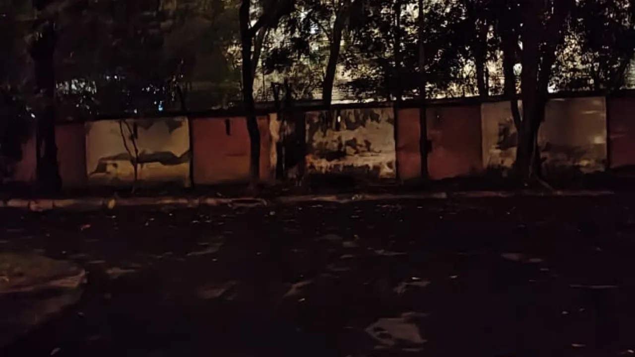 UP News: गोमतीनगर के दूरदर्शन स्टाफ कॉलोनी में 36 घंटे से अधिक बिजली गुल, पानी को तरसते लोग