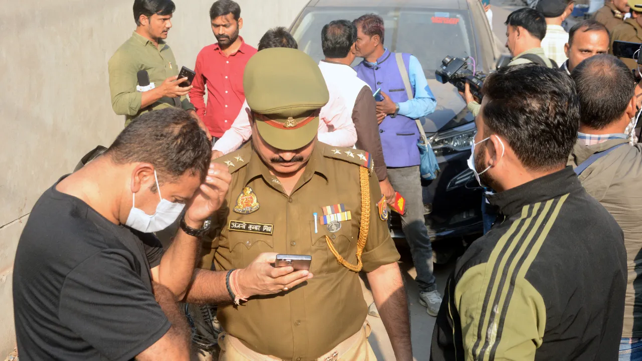 UP News: पांचों जोन में रेड अलर्ट, बढ़ाई गई चेकिंग और गश्त 