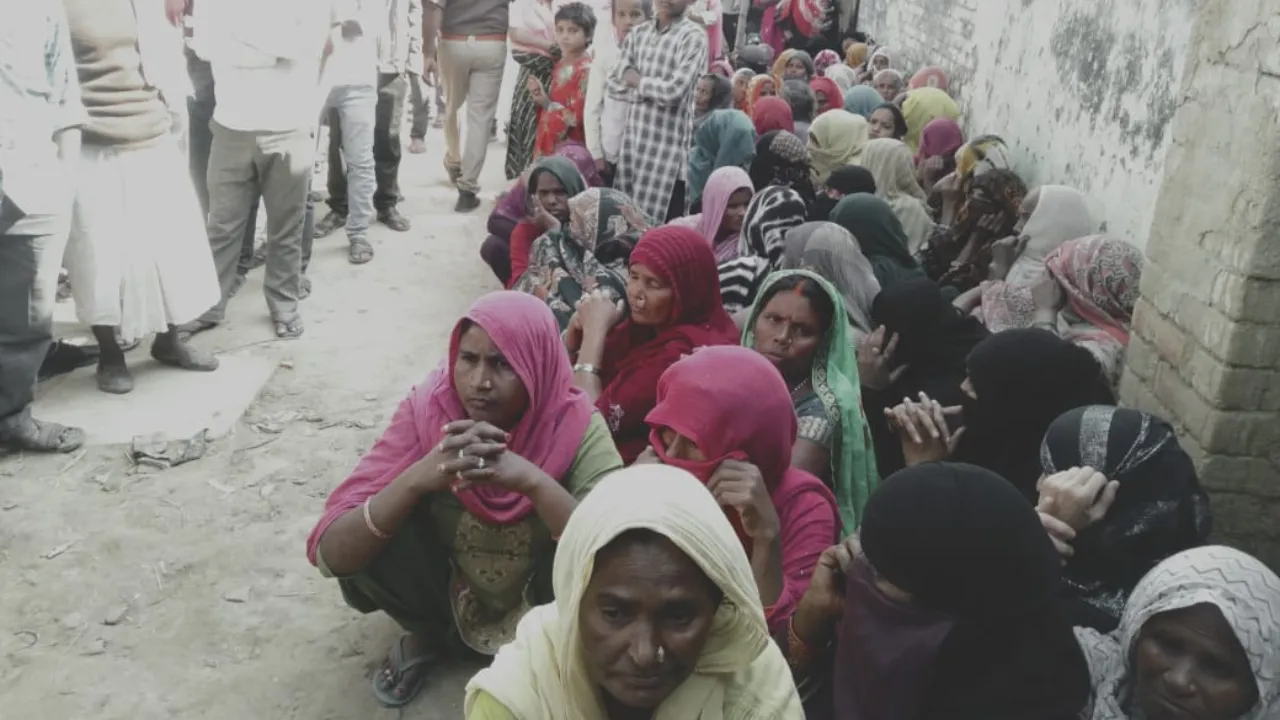 Shravasti News: संदिग्ध परिस्थितियों में एक ही परिवार के पांच लोगों की मौत, घर में छाया मातम