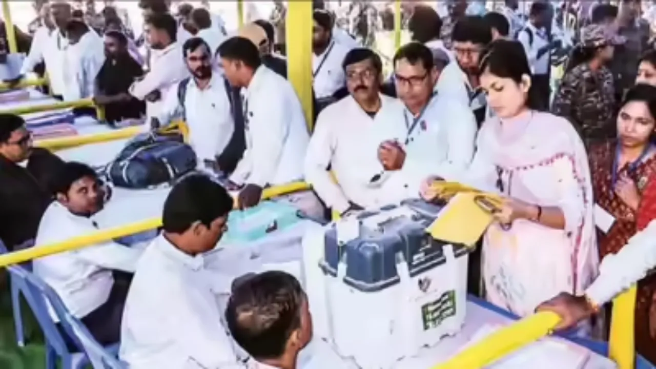 Bihar Election: बिहार में आज दूसरे चरण पर मतदान शुरू, 122 विधानसभा सीटों के लिए फैसला EVM में कैद, दिल्ली ब्लास्ट के बाद हाई अलर्ट!