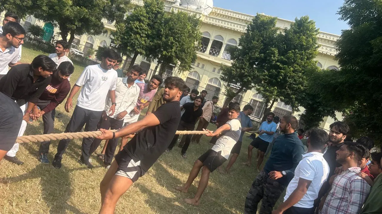 रस्साकसी में महमूदाबाद हॉल ने मारी बाजी... लखनऊ विश्वविद्यालय में अंतर छात्रावास फेस्ट का समापन