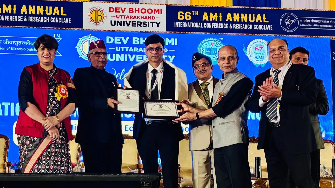 बीबीएयू के नवीन अरोरा को मिली फेलोशिप उपाधि... Prof. Arora की खोज से यूपी में ऊसर भूमि की उत्पादकता बढ़ी