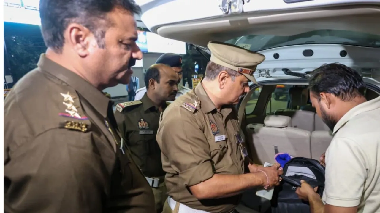 UP Alert: धार्मिक स्थलों और सीमातर्वी इलाकों की बढ़ाई गई सुरक्षा, पूरे प्रदेश में सड़कों पर उतरी पुलिस, डीजीपी ने सभी सुरक्षा एजेंसियों को किया अलर्ट