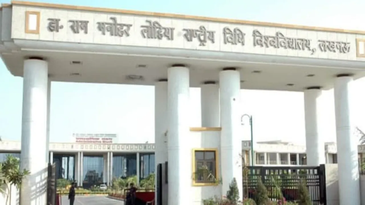 एडमिशन में घोटाला! बोला विश्वविद्यालय प्रशासन- पारदर्शिता से हुई हैं नियुक्तियां, सभी नियमों का हुआ पालन