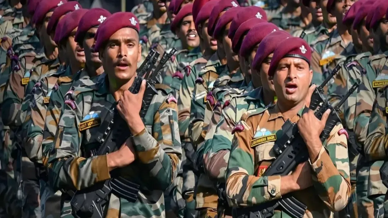 Varanasi: अनुशासन, उत्साह और गौरव का देखने को मिला अद्भुत समन्वय, 353 अग्निवीरों ने गीता पर हाथ रखकर ली राष्ट्र रक्षा की शपथ