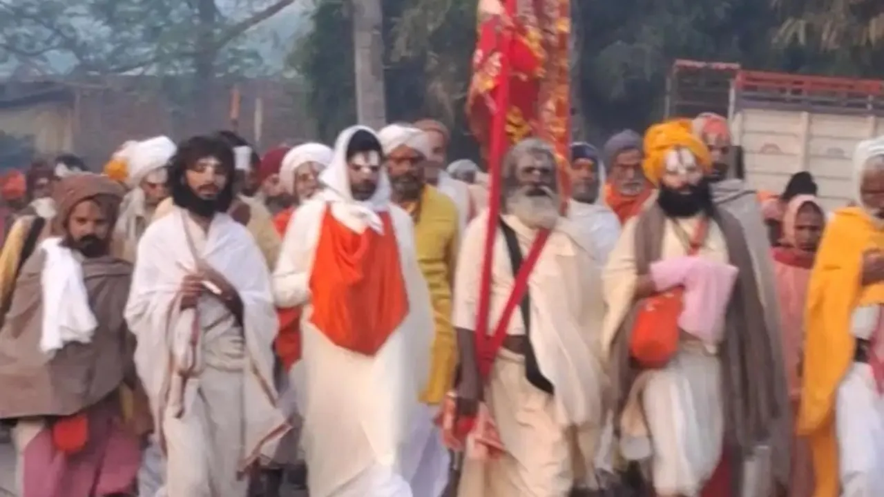 अलियाबाद बाजार में गूँजा ‘जय श्रीराम’, 84 कोसी परिक्रमा का जत्था पहुंचते ही श्रद्धा का सैलाब