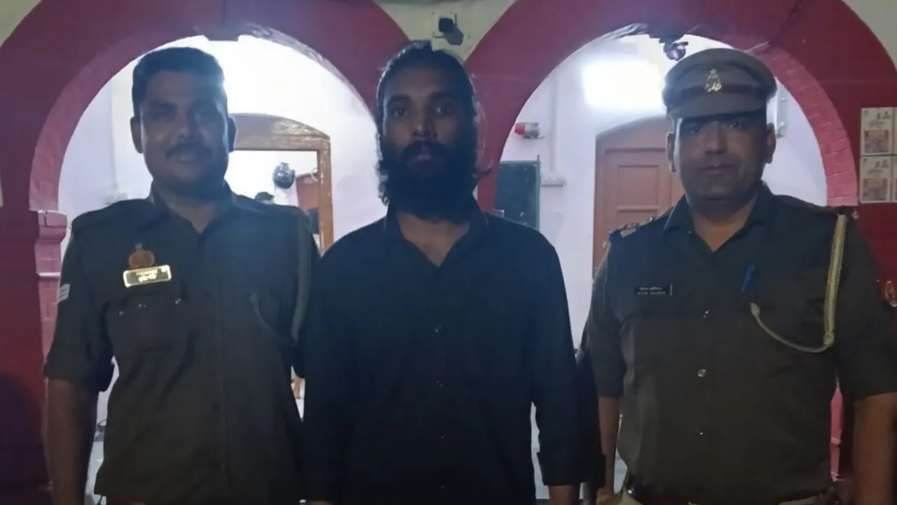 कैफे की आड़ में दोबारा शुरू हुआ हुक्का बार, संचालक गिरफ्तार... चिलम, फ्लेवर्ड तंबाकू समेत कई सामान बरामद